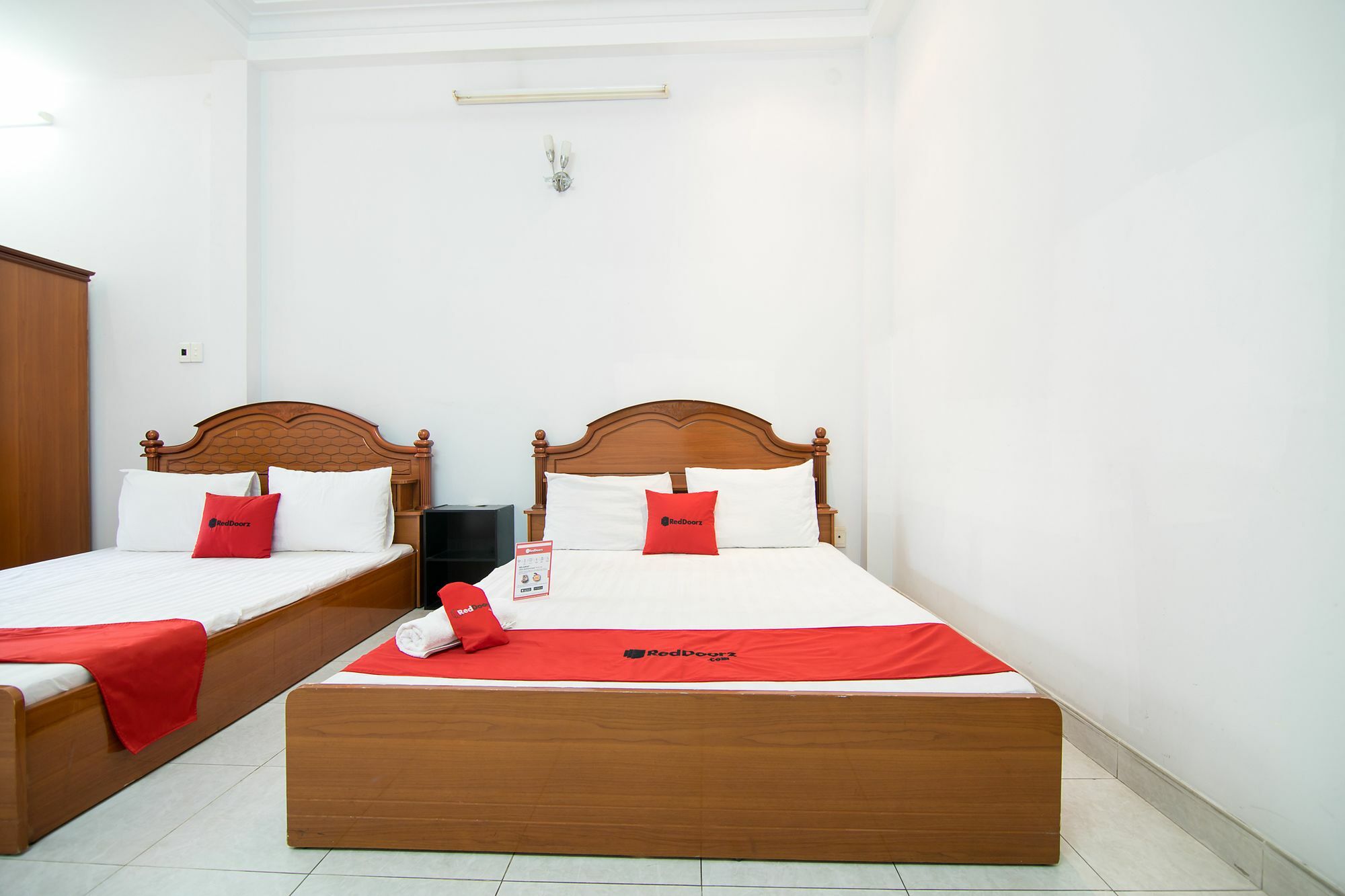Отель Reddoorz Near Pico Plaza Cong Hoa Хошимин Экстерьер фото