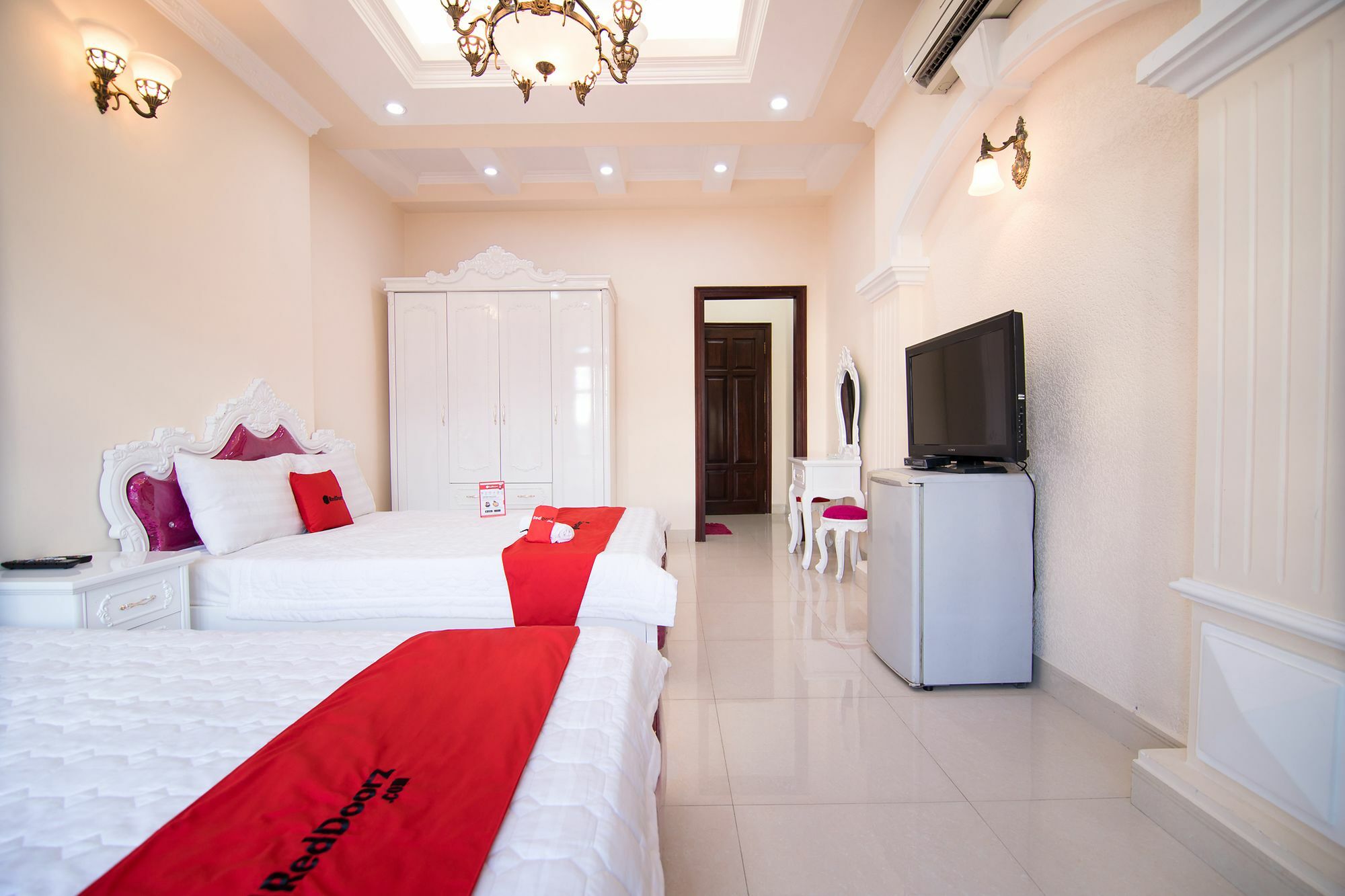 Отель Reddoorz Near Pico Plaza Cong Hoa Хошимин Экстерьер фото