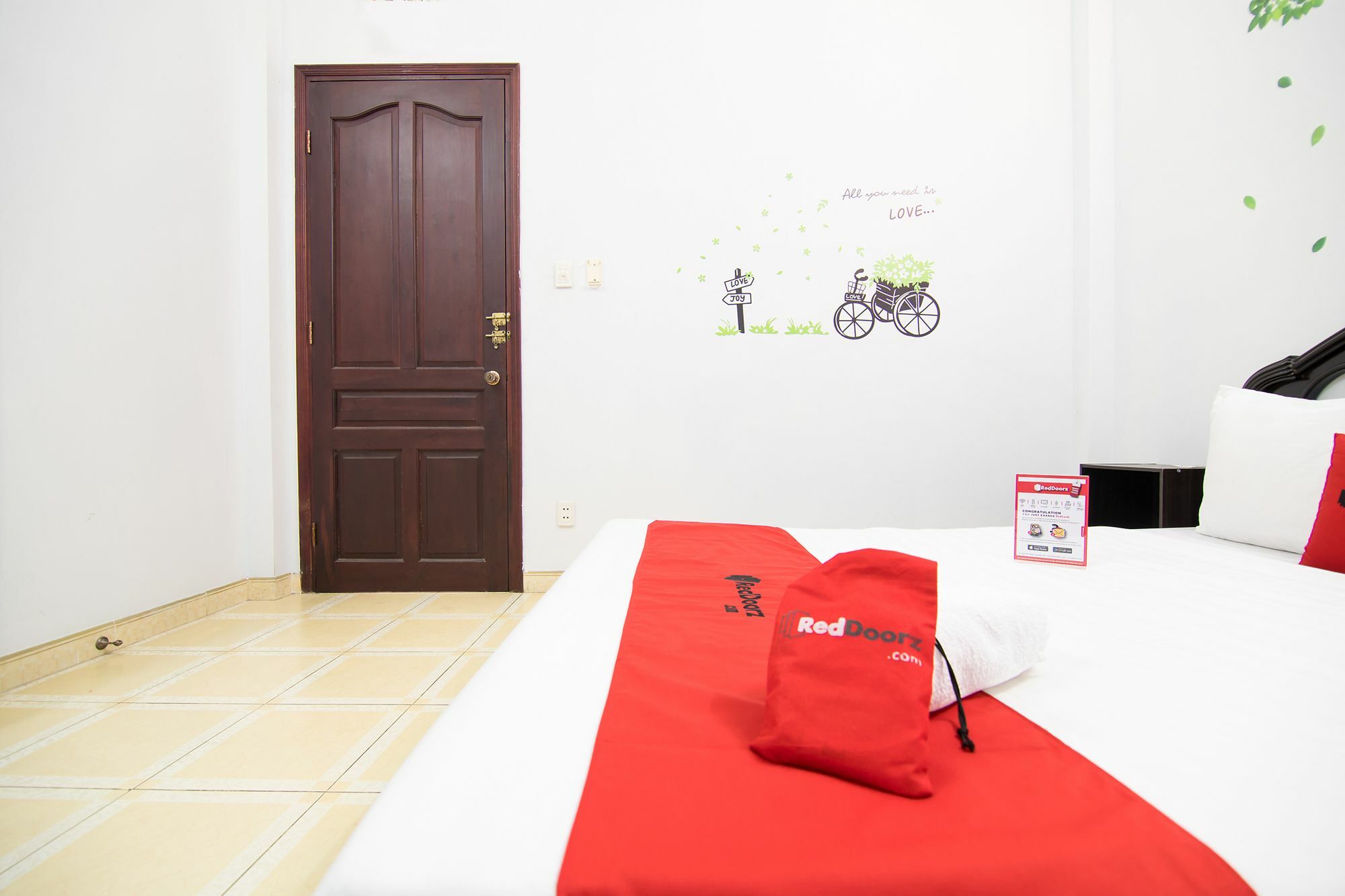 Отель Reddoorz Near Pico Plaza Cong Hoa Хошимин Экстерьер фото