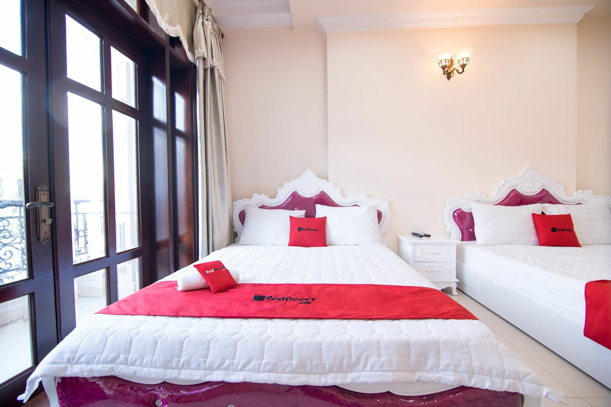 Отель Reddoorz Near Pico Plaza Cong Hoa Хошимин Экстерьер фото